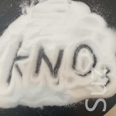 Farblose prismatische Form Kaliumnitratkristalle Weiße Körner Reinheit Min. 99% Für UN NO 1486